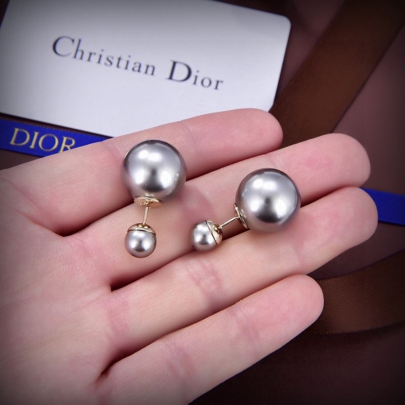 chr1st1an D10r earrings